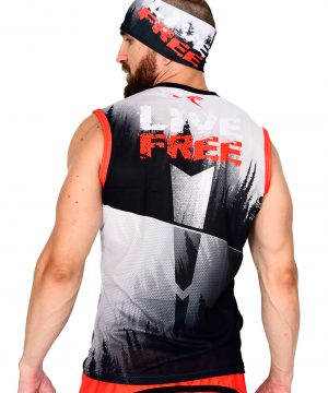 vista espalda camiseta de trail running sin mangas modelo run hard color blanco con estampados negros y rojos